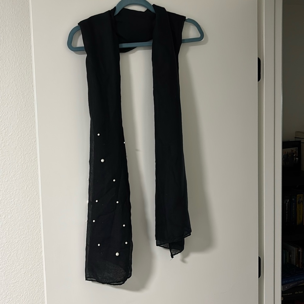 Head shawl with pearls on one end